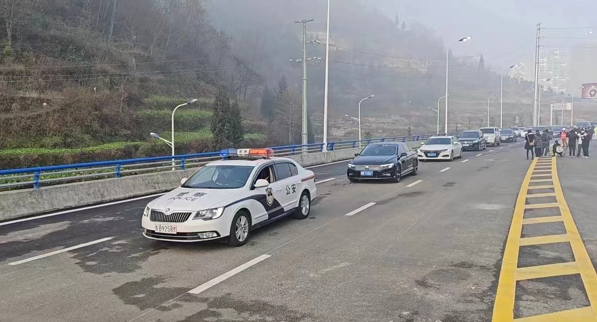 鳳凰東路正式通車(chē)！
